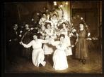 Foto Dames Groep met Bloemenbogen 1920, Gebruikt, Verzenden, Foto, Voor 1940
