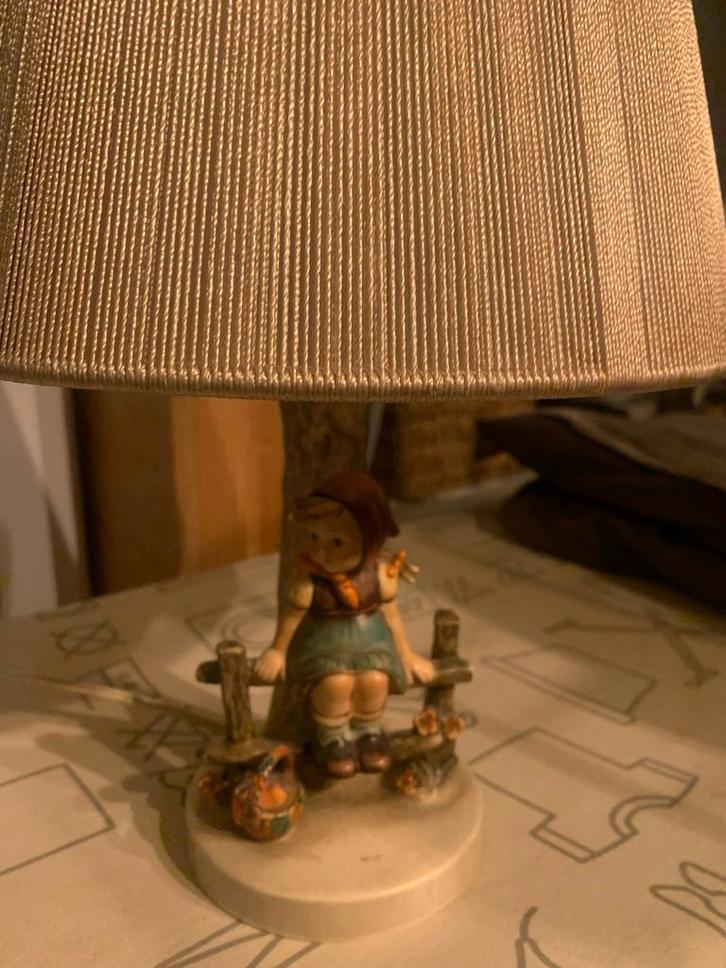 Hummel Schemerlamp Meisje op Hekje, Vintage, Antiek en Kunst, Antiek | Lampen, Ophalen