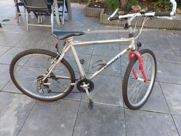 Mountain bike 26" wielen, 21 versn. nieuwe banden beschikbaar voor biedingen