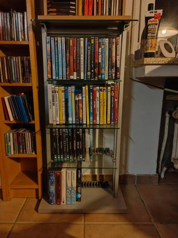 Heel mooi DVD kastje van glas, hout en metaal. Voor 80 DVDs.