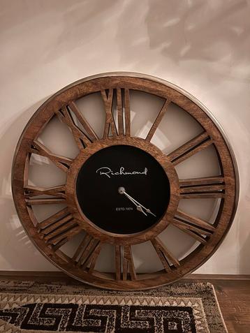Richmond klok beschikbaar voor biedingen