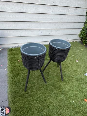 2x planten bakken beschikbaar voor biedingen