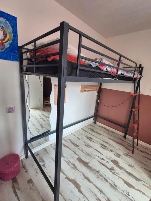 1 persoons Ikea hoogslaper metaal grijs/eenpersoonsbed., Huis en Inrichting, Slaapkamer | Stapelbedden en Hoogslapers, Zo goed als nieuw
