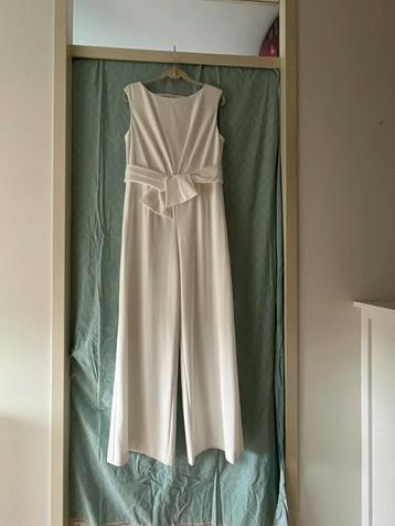 Witte getailleerde dames jumpsuit – maat 44, nieuw beschikbaar voor biedingen