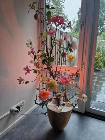 Bloemenboom met zijde bloemen excl. vaas en verlichting beschikbaar voor biedingen