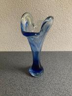 vintage MOOIE glazen vaas mondgeblazen jaren 50, Huis en Inrichting, Blauw, Ophalen of Verzenden, Minder dan 50 cm, Glas