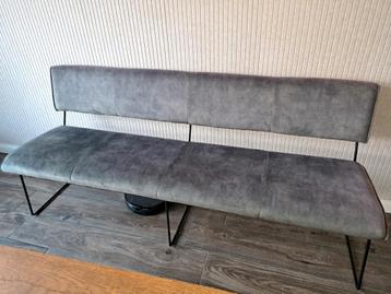 Eetkamerbank beschikbaar voor biedingen