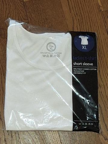 Wit dames t-shirt, short sleeve, maat XL beschikbaar voor biedingen
