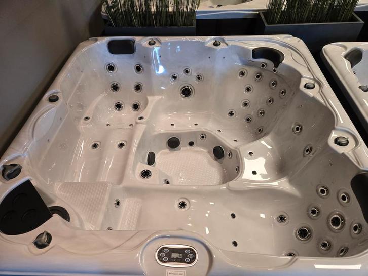 Balboa Ocean Spa Jacuzzi 215-2 van € 7.795 voor € 6.442, Tuin en Terras, Bubbelbaden en Hottubs, Nieuw, Vast, Afdekzeil, Filter