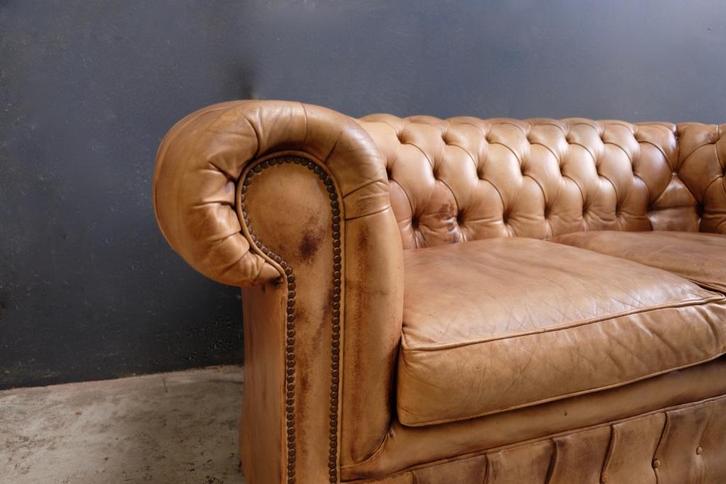 vintage origineel Engelse leren Chesterfield bank, Huis en Inrichting, Fauteuils, Gebruikt, Leer, 125 cm of meer, Minder dan 75 cm