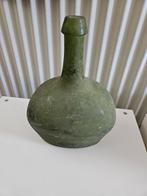 Groene vaas/fles, Huis en Inrichting, Woonaccessoires | Vazen, Minder dan 50 cm, Groen, Glas, Gebruikt