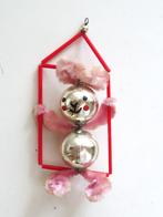 Oude Kerstbal: Schommel met Poppetje ( gablonzer ), Diversen, Kerst, Ophalen of Verzenden