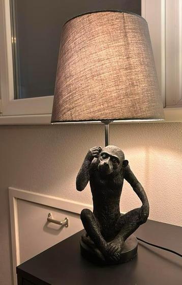 Apenlamp beschikbaar voor biedingen