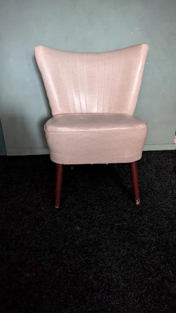 Leuke witte vintage cocktail fauteuil.  beschikbaar voor biedingen