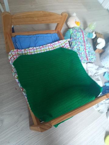 Ikea duktig poppenbed met pop, kleertjes ed beschikbaar voor biedingen