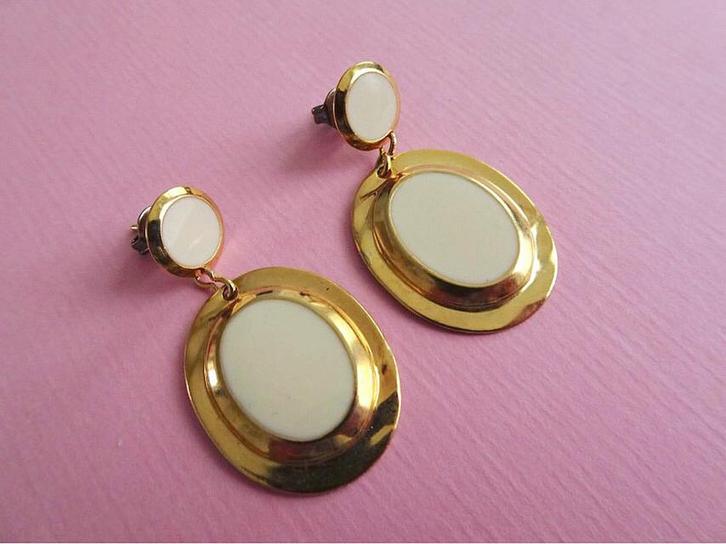 jwg Vintage 60s 70s oorbellen ovaal creme emaille goud klr, Sieraden, Tassen en Uiterlijk, Antieke sieraden, Oorbellen, Overige materialen
