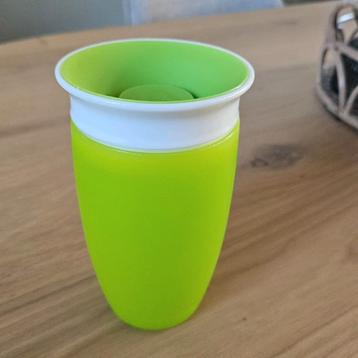 Munchkin 360 beker groen beschikbaar voor biedingen
