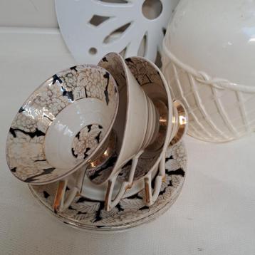 High Tea Vintage 3 Porselein kop en schotels  beschikbaar voor biedingen
