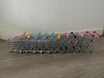 Diverse mini winkelwagentjes beschikbaar voor biedingen