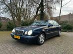 Mercedes-Benz E-Klasse  E320 Sedan avantgarde AUT 1996 Blauw, Auto's, Automaat, Achterwielaandrijving, Zwart, Blauw