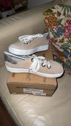 Gloednieuwe sneakers van Helvesko maat 42, Helvesko, Beige, Nieuw, Ophalen of Verzenden