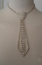 Vintage ketting met straas in stropdas vorm, Ophalen of Verzenden, Gebruikt, Overige materialen, Verstelbaar