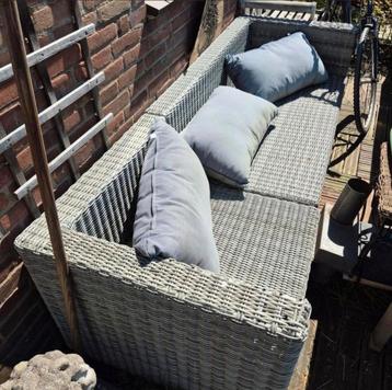 2 delig Lounch buiten bank voor in de tuin beschikbaar voor biedingen