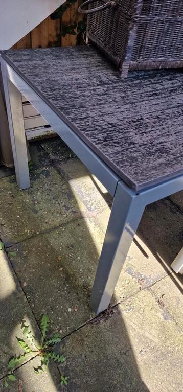 Tuinset tafel en 4 sroelen beschikbaar voor biedingen
