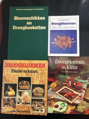 Set boeken; droogbloemen en bloemschikken beschikbaar voor biedingen