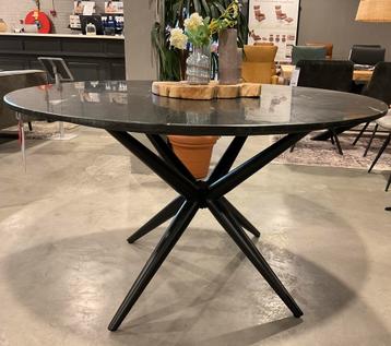 Showroomopruiming | Eetkamertafel Marble | Bruuts | Marmer beschikbaar voor biedingen