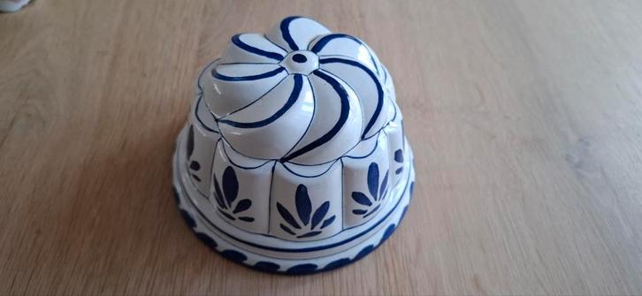 Antieke Porseleinen Puddingvorm Wanddecoratie, Sieraden, Tassen en Uiterlijk, Broches, Gebruikt, Overige materialen, Wit, 10 cm of meer