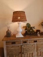 Mooie houten xl lamp met rieten kap, Huis en Inrichting, Lampen | Vloerlampen, Ophalen of Verzenden, Minder dan 100 cm