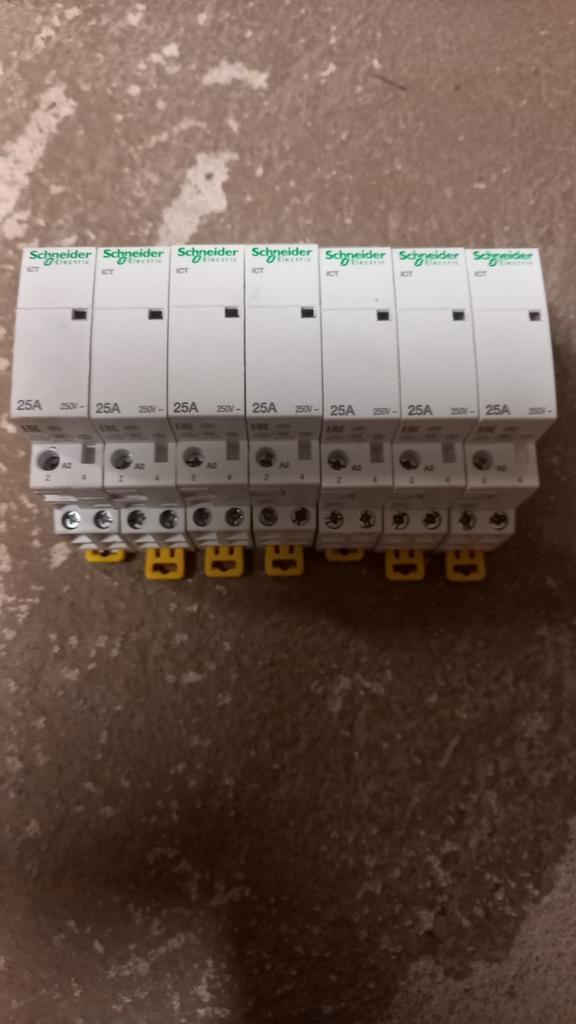 Schneider iCT Contactor 25A – 2-polig – 230V AC, Doe-het-zelf en Verbouw, Elektra en Kabels, Nieuw, Overige typen, Ophalen of Verzenden