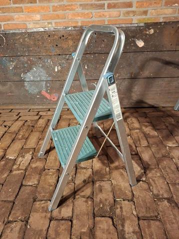 Stevige huishoudtrap, twee treeds, merk Altrex beschikbaar voor biedingen