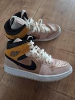 Nike Jordan mid Particle Beige maat, Ophalen of Verzenden, Zo goed als nieuw, Overige kleuren