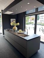 Showroom keuken voor maar €16.300,-, Huis en Inrichting, Keuken | Complete keukens, Ophalen, Overige materialen, Bruin, Overige typen