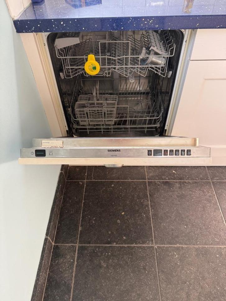 Siemens inbouwvaatwasser SE64M61EU/82, Witgoed en Apparatuur, Vaatwasmachines, Gebruikt, Inbouw, Minder dan 85 cm, 45 tot 60 cm