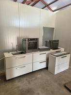 Keuken met inductieplaat. Bovenkast en losse hoge kast., Huis en Inrichting, Keuken | Complete keukens, Ophalen, Zo goed als nieuw