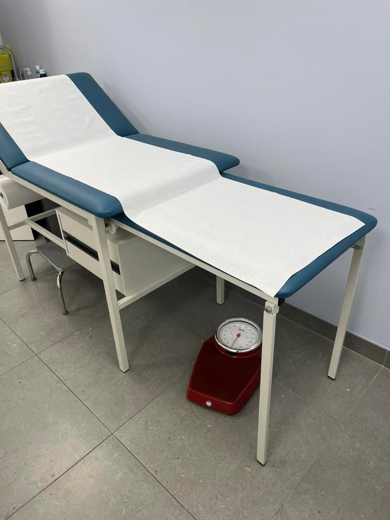 Medische Behandeltafel/ onderzoeksbank habru, Diversen, Verpleegmiddelen, Zo goed als nieuw, Ophalen