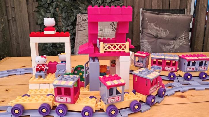 Hello Kitty Unico Station met Trein & Rails, Kinderen en Baby's, Speelgoed | Duplo en Lego, Gebruikt, Duplo, Complete set, Ophalen of Verzenden