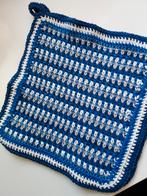 Gehaakte pannenlappen passend bij Bunzlau servies, Huis en Inrichting, Keuken | Textiel, Ophalen of Verzenden, Nieuw, Blauw