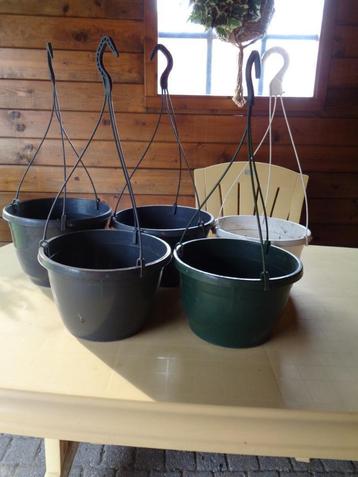  Hang bloempotten / schalen beschikbaar voor biedingen