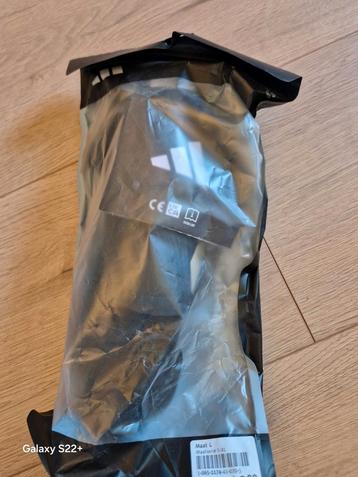 Scheenbeschermers Adidasmaat L beschikbaar voor biedingen