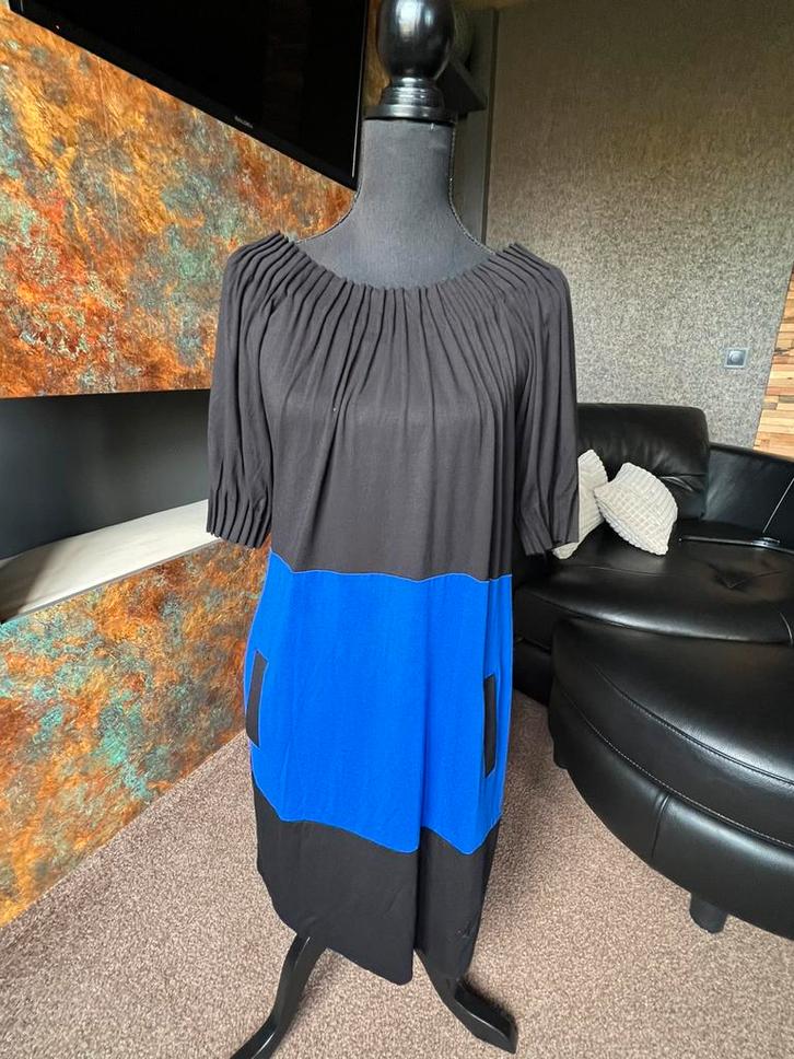 Zwart met kobaltblauw jurkje, maat 38, Kleding | Dames, Jurken, Zo goed als nieuw, Maat 38/40 (M), Zwart, Knielengte, Ophalen of Verzenden