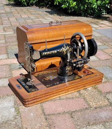 Antieke Lewenstein Naaimachine met Houten Koffer beschikbaar voor biedingen