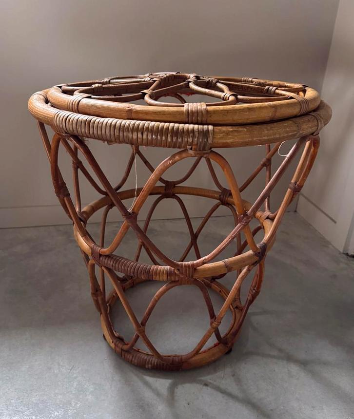 Unieke Franse Vintage rotan opberg mand Sober Wabi Sabi, Huis en Inrichting, Woonaccessoires | Schalen en Manden, Ophalen of Verzenden