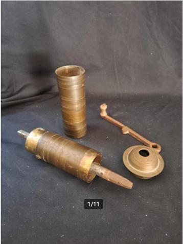 Antique Turkish Brass Coffee Bean Grinder circa 1920's - 25 beschikbaar voor biedingen