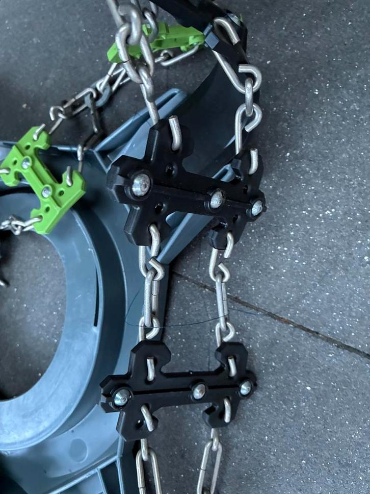 Kopen of huren! sneeuwkettingen super handig!, Auto diversen, Sneeuwkettingen, Zo goed als nieuw, Ophalen