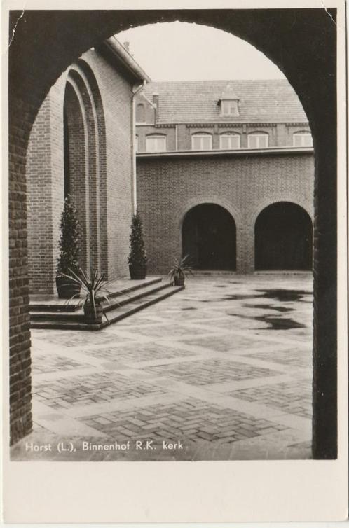 HORST R.K. Kerk Binnenhof, Verzamelen, Ansichtkaarten | Nederland, Ongelopen, Limburg, 1940 tot 1960, Verzenden