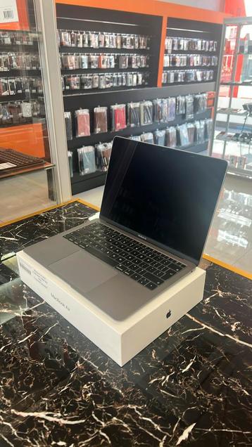 Macbook air 2018 i5 8GB RAM 128 SSD 3 mnd garantie beschikbaar voor biedingen